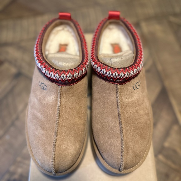 UGG Chestnut Suede Platform slippers - Picture 5 of 5